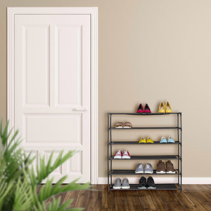 Botník s textilními policemi, úsporný design