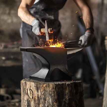 Single Horn Cast Steel Anvil 30 kg, 50 HRC, Hardy And Pritchel Holes