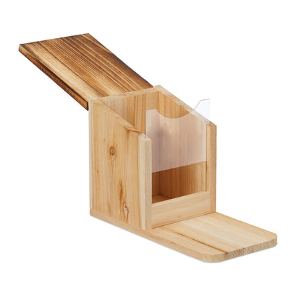 Dřevěné krmítko pro veverky