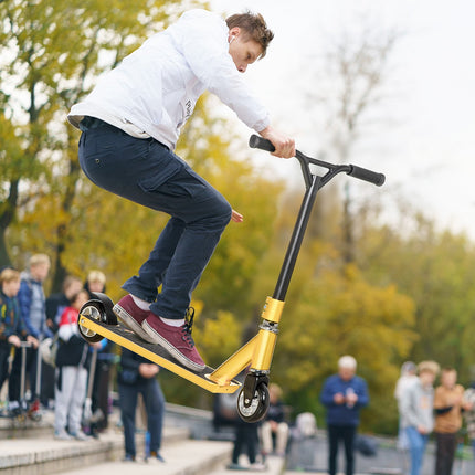Freestyle koloběžka, 360° řízení, gumový grip, zlatá