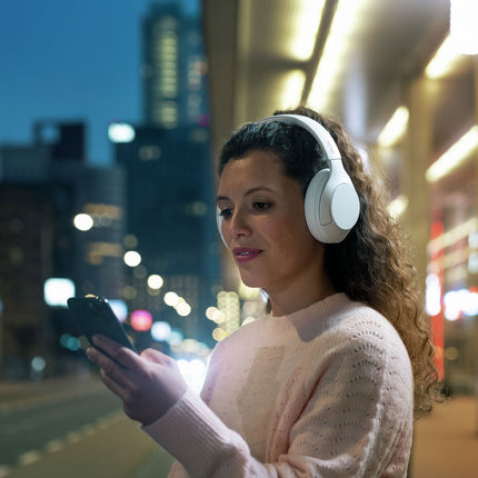 TAH8506WT Bezdrátová sluchátka, Noise Canceling Pro, elegantní styl. Až 60 hodin přehrávání. Bílá.
