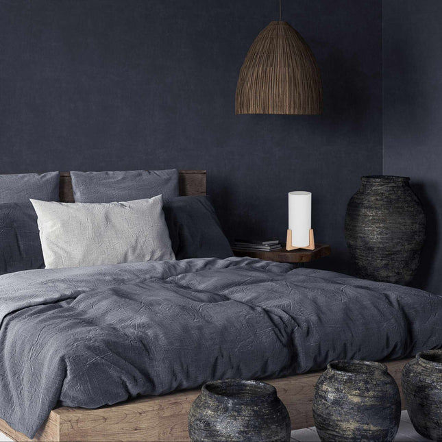 Stolní lampa s dřevěnou podstavou