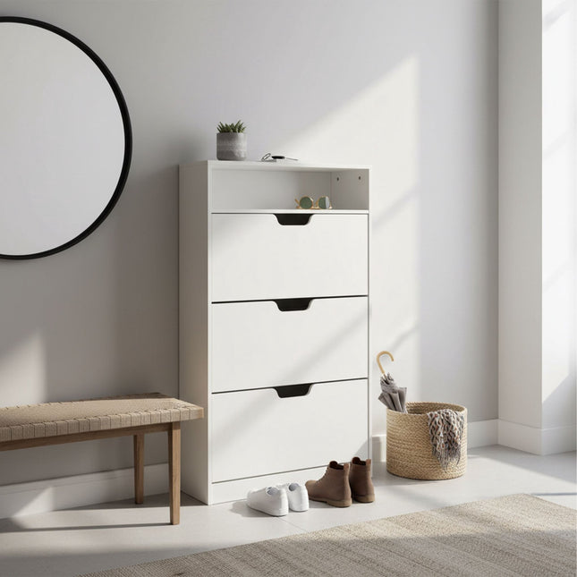 Kantelbare schoenenkast met verstelbare vakken en plank.