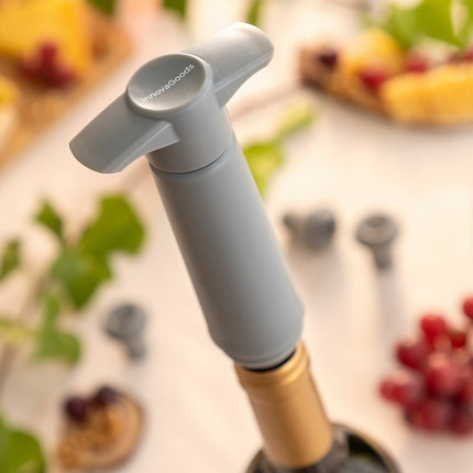 Vakuová pumpa a zátky na víno Winuum InnovaGoods (4 zátky)