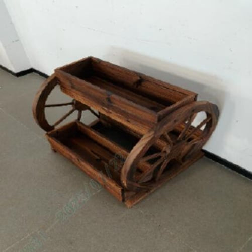 Dřevěný truhlík ve tvaru vozíku, 3patrový se 3 boxy, odtokové otvory