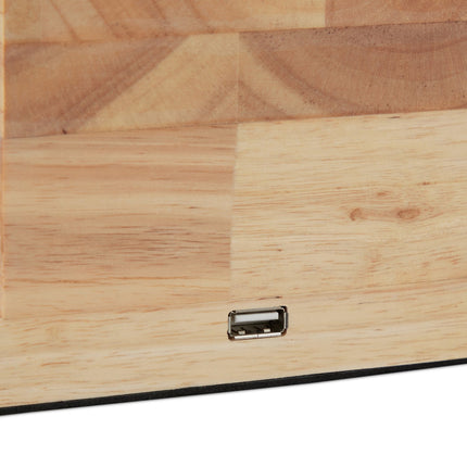 Dřevěná stolní lampa s USB zásuvkou