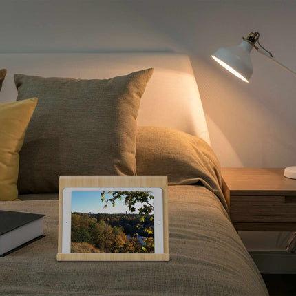 Dřevěný stojan na tablet