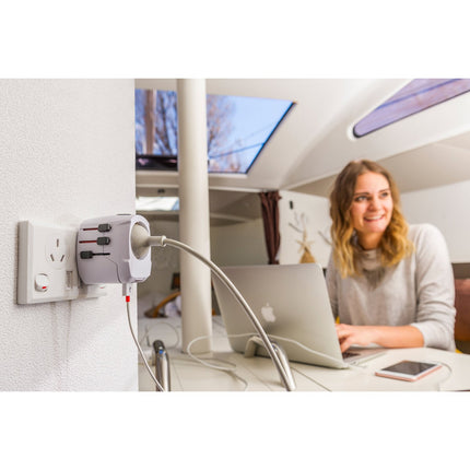 Cestovní adaptér PRO Pro Light 2xUSB 12W s uzemněním